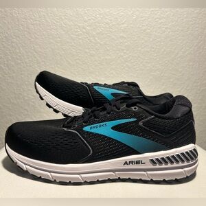 Women’s size 7 Brooks “Ariel ‘20” Running Shoes in color black and blue